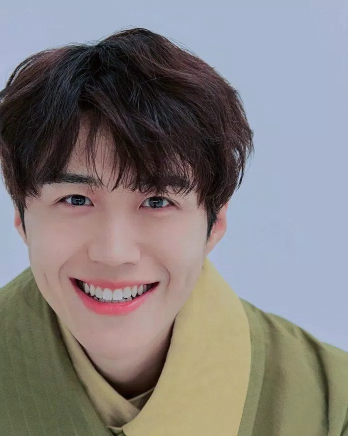 Kim Seon Ho sở hữu gương mặt điển trai (Ảnh: Internet).
