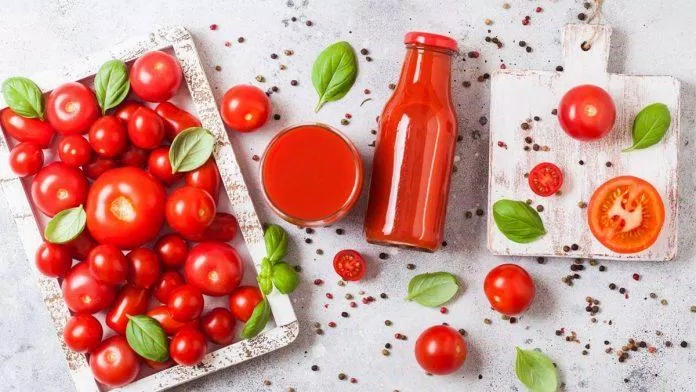 Nước ép cà chua giàu vitamin và khoáng chất giúp dưỡng da hiệu quả (ảnh: internet)