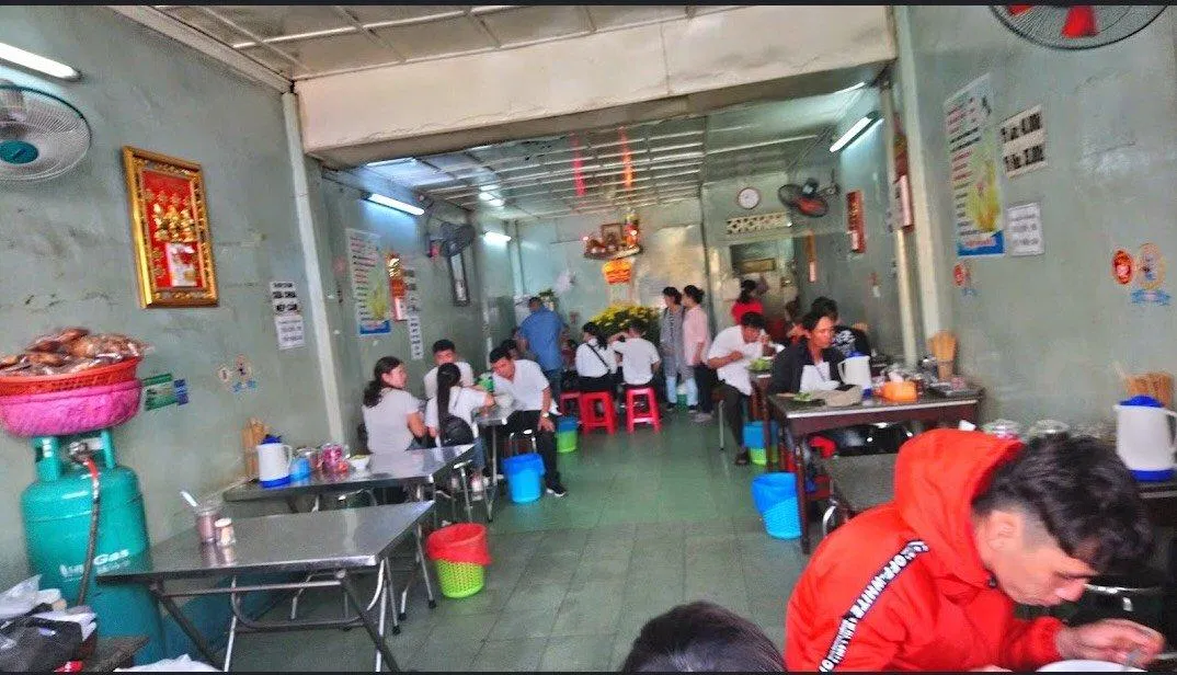 Không gian quán bún, (Ảnh: Internet)