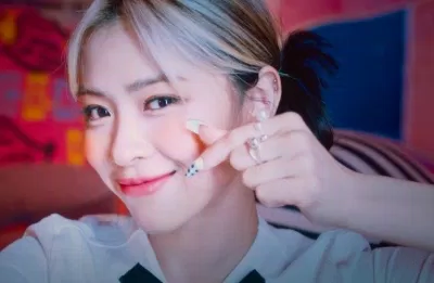 Ryujin (ITZY) sở hữu màu tóc nổi bật. (Nguồn: Internet)