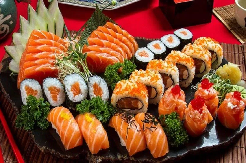 Tổng hợp nhiều loại hải sản trong món sushi của Nhật Bản (Ảnh: Internet). Tổng hợp nhiều loại hải sản trong món sushi của Nhật Bản (Ảnh: Internet).