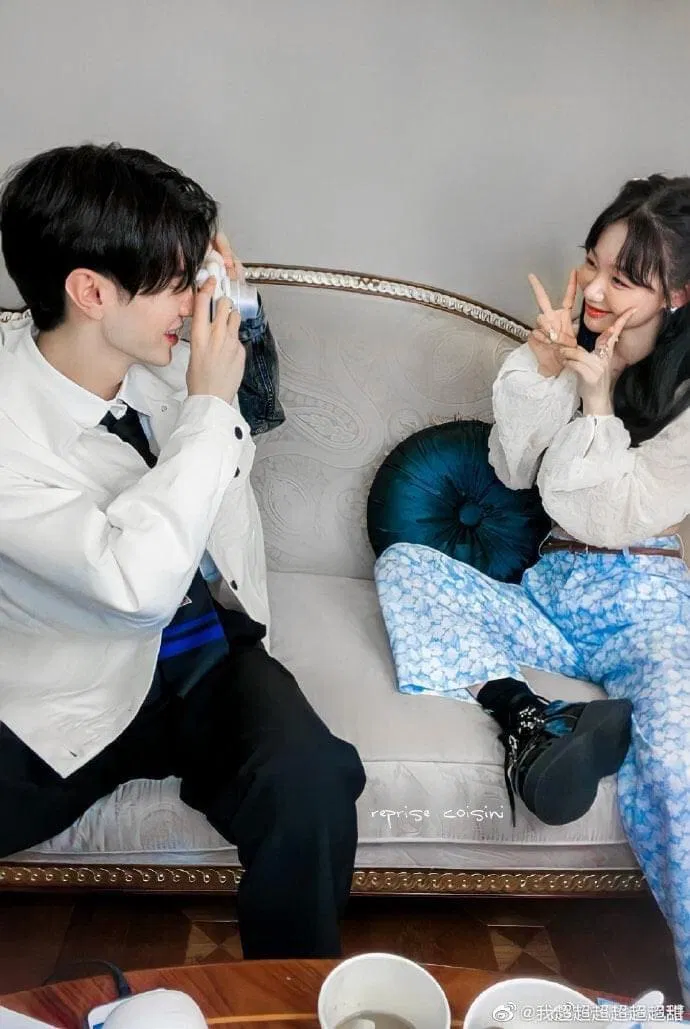 Trần Triết Viễn bay đến Thượng Hải để tạo bất ngờ cho bạn diễn trong lần livestream chung (Ảnh: Internet) Trần Triết Viễn bay đến Thượng Hải để tạo bất ngờ cho bạn diễn trong lần livestream chung (Ảnh: Internet)