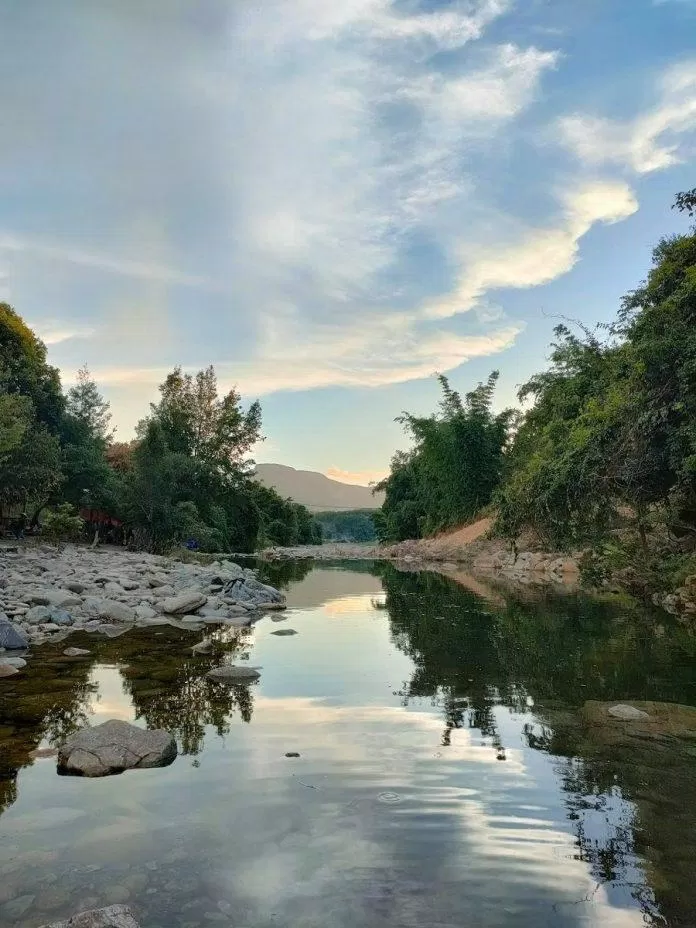 Suối A Lin mang vẻ đẹp hoang sơ và kì bí (Ảnh: Facebook). Suối A Lin mang vẻ đẹp hoang sơ và kì bí (Ảnh: Facebook).