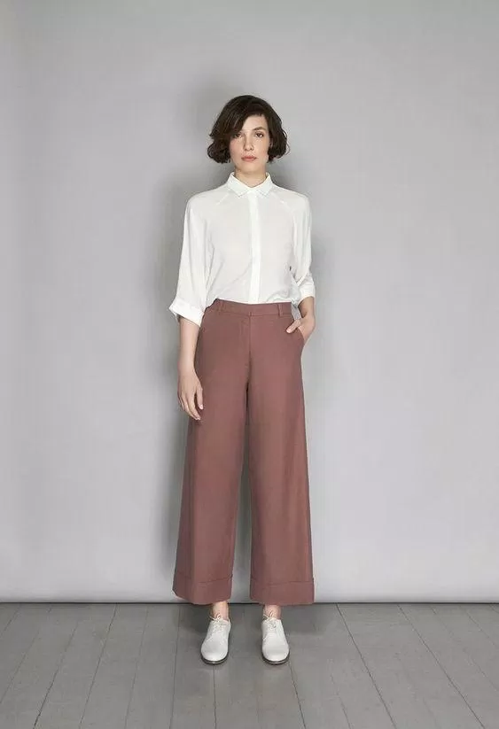 Áo sơ mi trắng cùng quần ống rộng màu đơn sắc (nguồn internet)