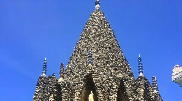 Tháp san hô của chùa ốc (Ảnh: Kim Cúc).
