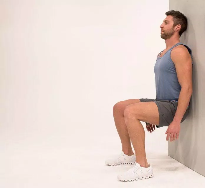 Wall-sit giúp cải thiện cột sống và tránh đau lưng (Nguồn: Google)