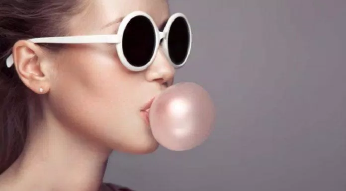 Không nên nhai kẹo cao su khi đang đói bụng (Ảnh: Internet).