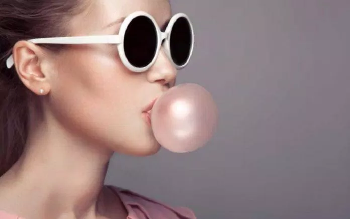 Không nên nhai kẹo cao su khi đang đói bụng (Ảnh: Internet).