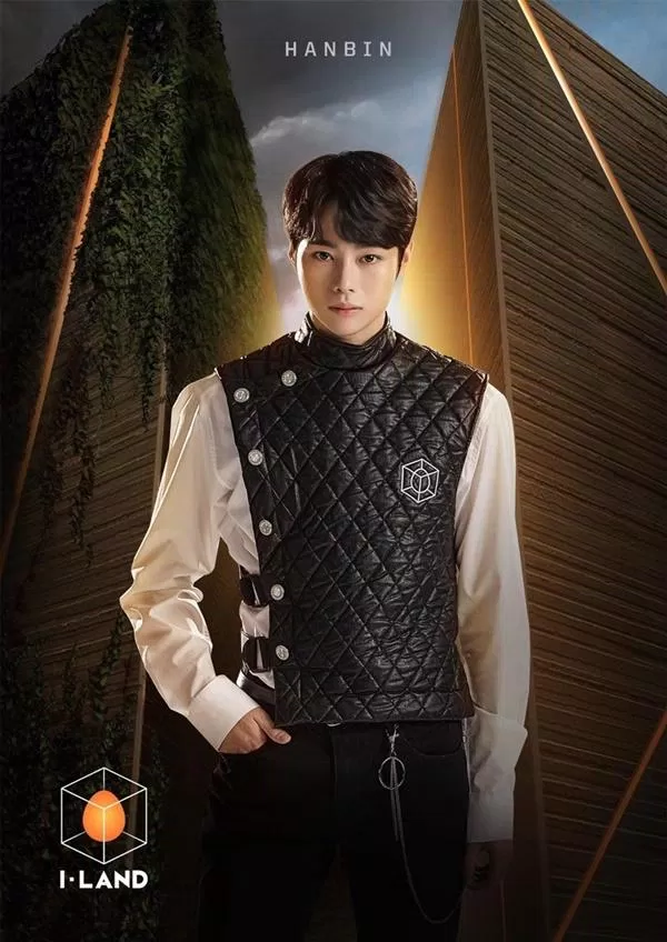 Poster Hanbin trong I-LAND (Nguồn: Internet). Poster Hanbin trong I-LAND (Nguồn: Internet).