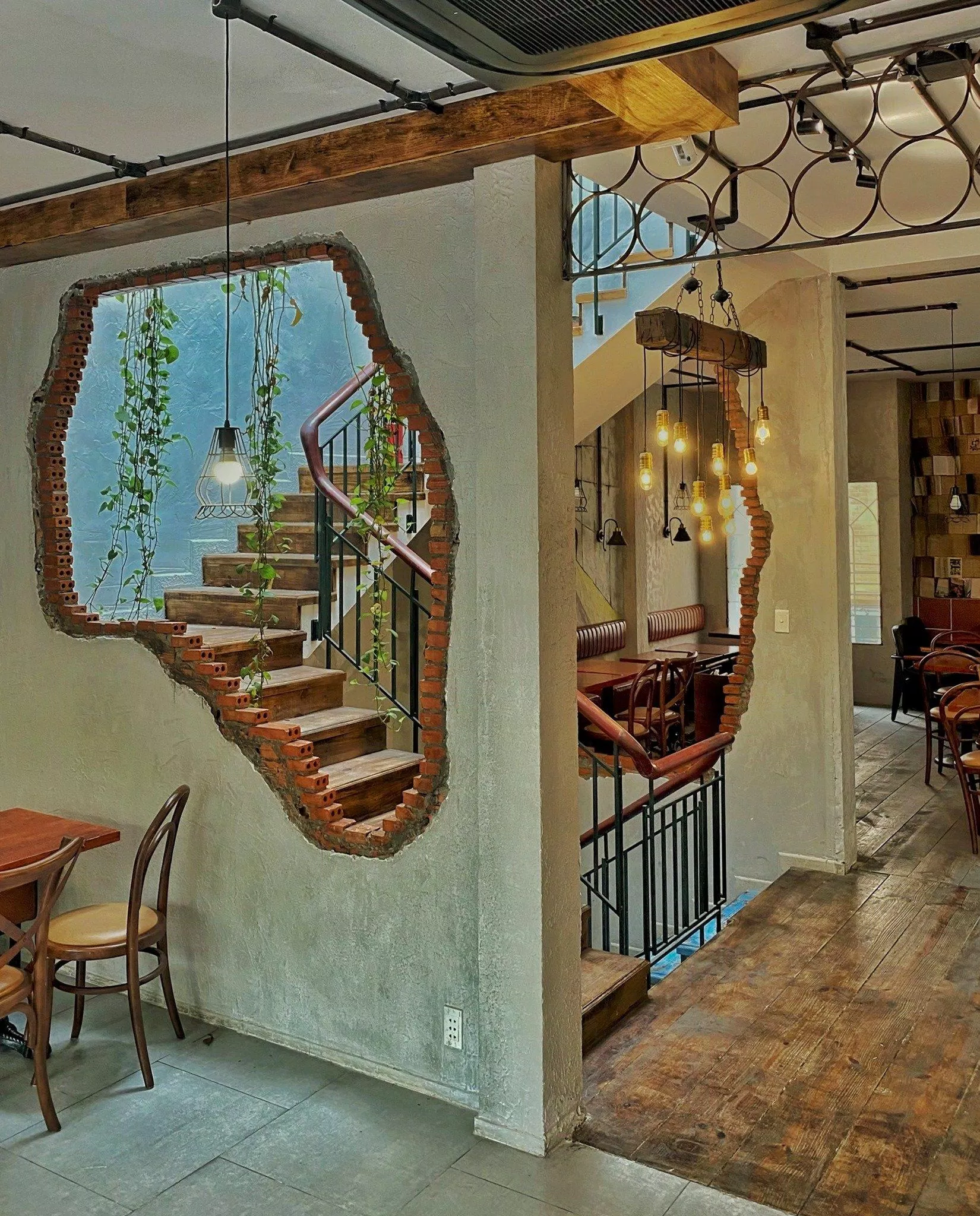 Không gian quán Tiệm Cà phê số 3 (Ảnh: Fanpage Tiệm Cà phê số 3). Không gian quán Tiệm Cà phê số 3 (Ảnh: Fanpage Tiệm Cà phê số 3).