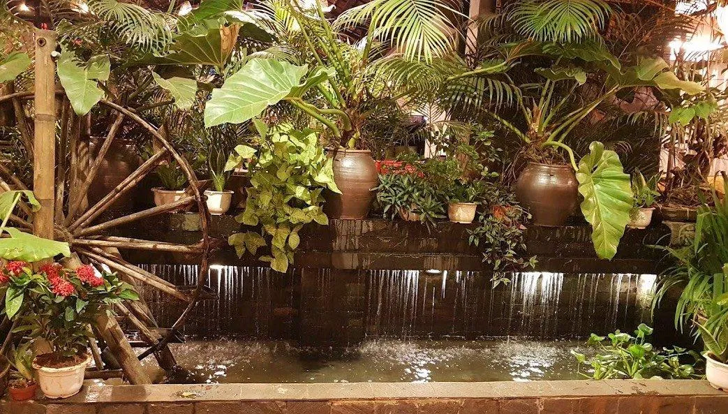 Tiểu cảnh trang trí tại quán, (Ảnh: Internet)