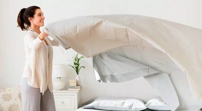 Bộ chăn ga giường đóng vai trò bảo vệ chiếc đệm của bạn khỏi vi khuẩn và bụi bẩn. (nguồn: Internet)