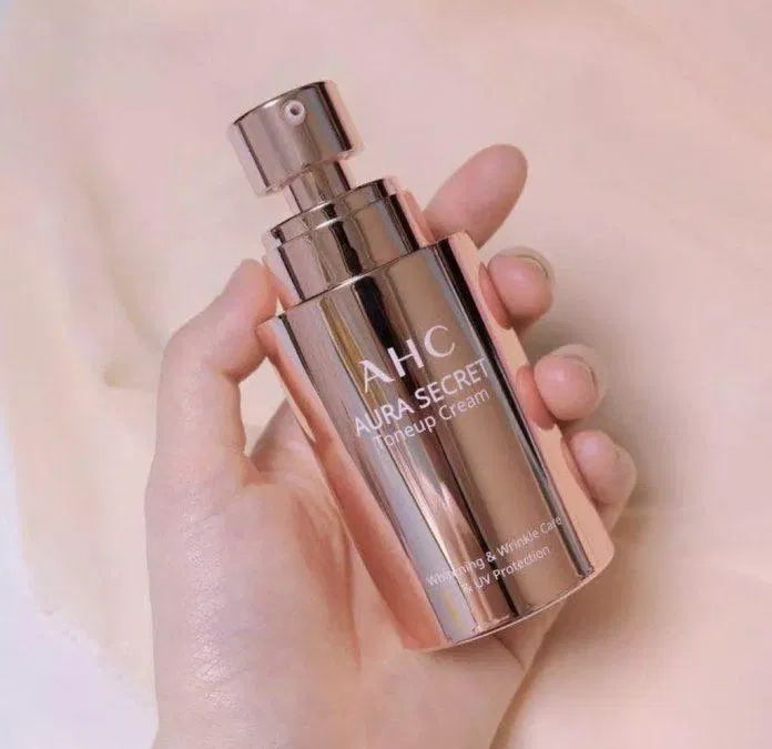Kem dưỡng trắng hồng nâng tông da AHC Aura Secret Tone Up Cream. (Nguồn ảnh: Internet)