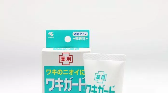Lăn gel khử mùi Kobayashi có chứa nhiều chiết xuất thảo mộc (Nguồn: Internet)