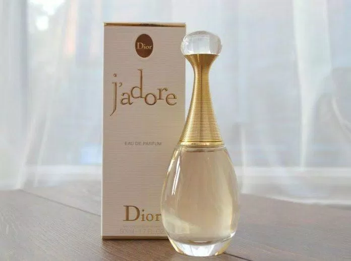 Dior J’adore có thiết kế giọt nước lạ mắt (Nguồn: Internet)