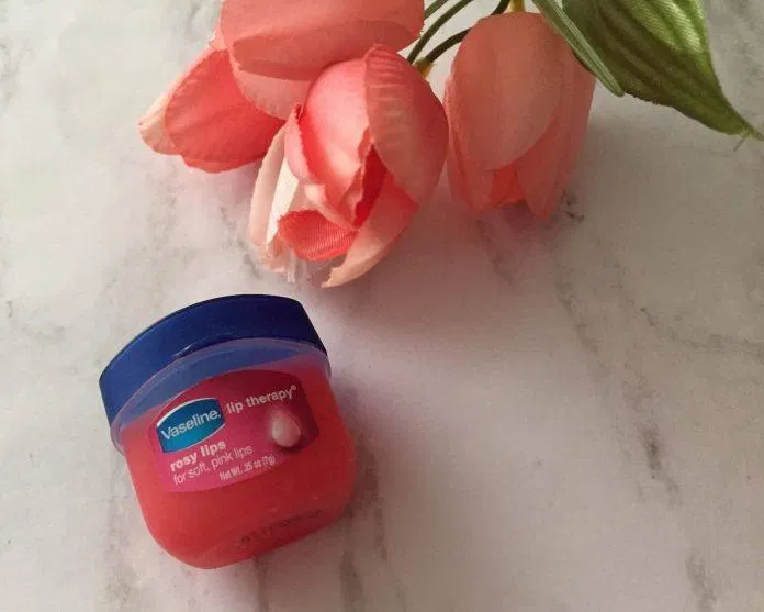 Rosy Lips - son dưỡng môi "đa-zi-năng" nhà Vaseline (Nguồn: Internet)