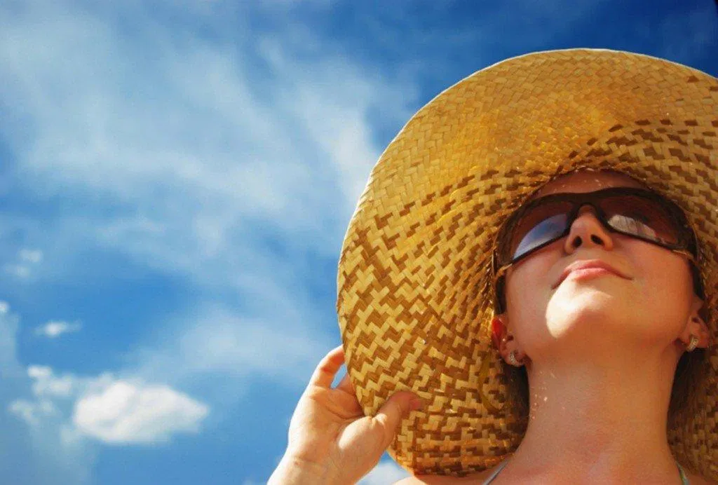 Chống nắng cho môi để ngăn thâm quay trở lại (Nguồn: Internet)