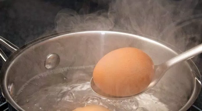Bạn đã biết luộc trứng đúng cách là như thế nào? (Ảnh: Internet).