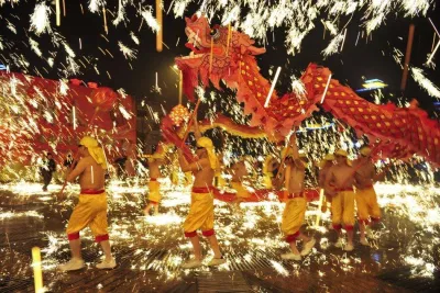 Múa rồng trung thu (Ảnh: Internet). Múa rồng trung thu (Ảnh: Internet).