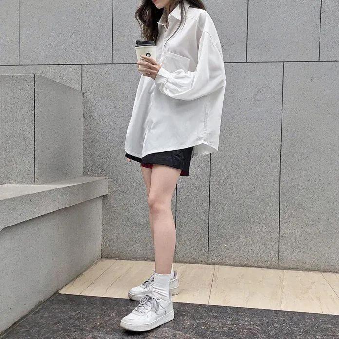 Giày sneaker giúp outfit năng động hơn bao giờ hết (ảnh: internet) Giày sneaker giúp outfit năng động hơn bao giờ hết (ảnh: internet)