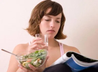 Không nên uống nước trong và sau bữa ăn (Ảnh: Internet). Không nên uống nước trong và sau bữa ăn (Ảnh: Internet).