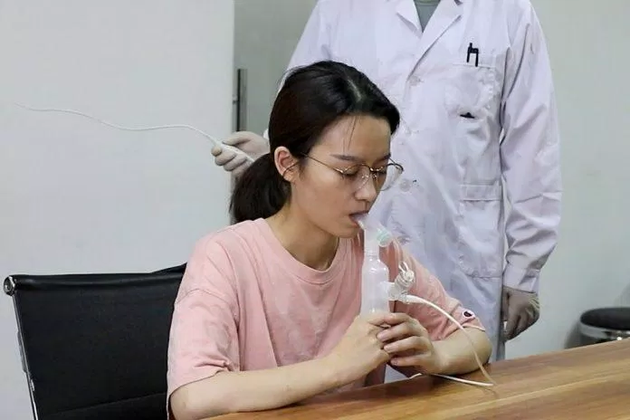Vaccine COVID-19 dạng hít của Trung Quốc đang được thử nghiệm (Ảnh: Internet). Vaccine COVID-19 dạng hít của Trung Quốc đang được thử nghiệm (Ảnh: Internet).
