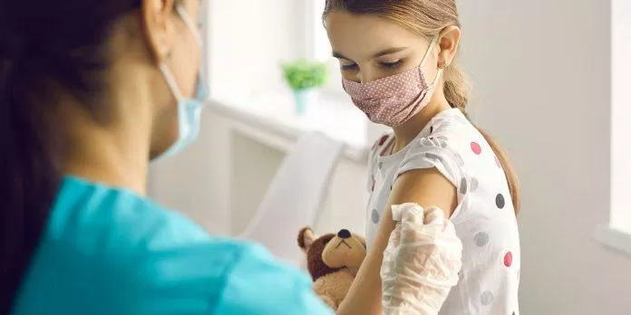 Liệu chúng ta đã có thể yên tâm triển khai vaccine cho trẻ em hay chưa? (Ảnh: Internet). Liệu chúng ta đã có thể yên tâm triển khai vaccine cho trẻ em hay chưa? (Ảnh: Internet).