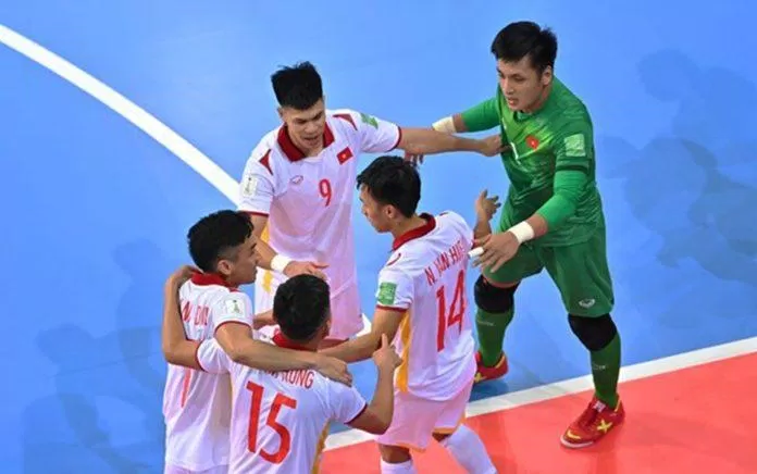 Văn Hiếu ghi bàn ấn định chiến thắng chung cuộc (Nguồn: Internet). Văn Hiếu ghi bàn ấn định chiến thắng chung cuộc (Nguồn: Internet).