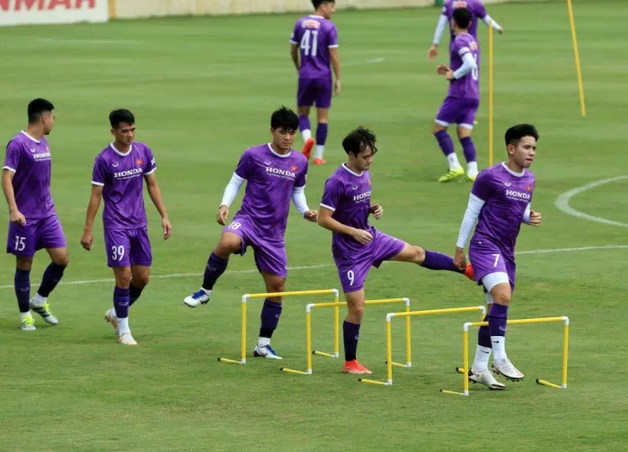 Các vị trí hậu vệ cánh của đội tuyển Việt Nam cố gắng luyện tập (Nguồn: VFF).