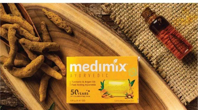 Xà phong Medimix Nghệ & Dầu Argan có tone màu vàng đặc trưng và bắt mắt ( Nguồn: internet)