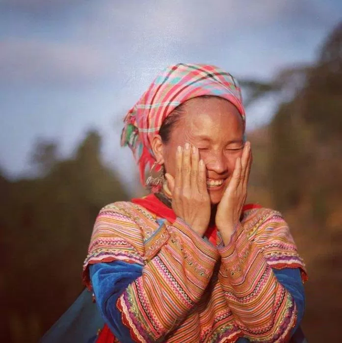 Người dân tộc vùng cao với nụ cười hào sảng và hiếu khách luôn chào đón khách du lịch (Ảnh: IG thelifeofl3). Người dân tộc vùng cao với nụ cười hào sảng và hiếu khách luôn chào đón khách du lịch (Ảnh: IG thelifeofl3).