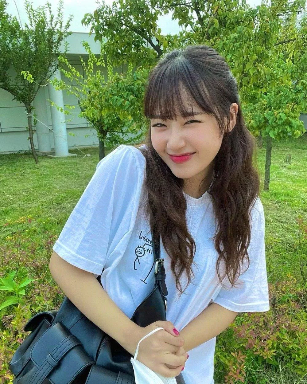 Yoojung (Weki Meki) nữ thần tượng K-Pop tỏa ra năng lượng "bạn gái cool ngầu". (Nguồn: Internet)