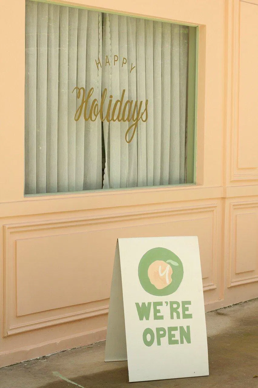 Cùng với đó là một em Standee cute xĩu.