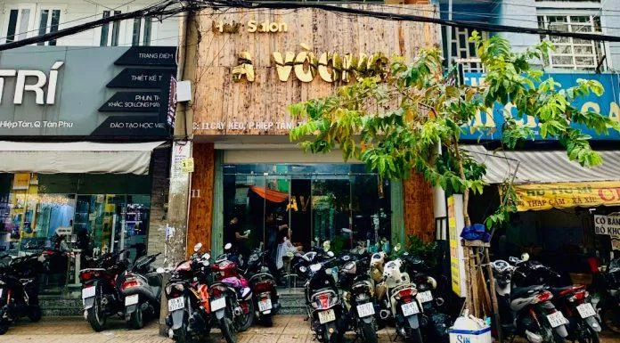A Vòong Hair Salon & Academy là địa chỉ salon làm tóc uy tín ở Tân Phú. (Nguồn: A Vòong Hair Salon & Academy)