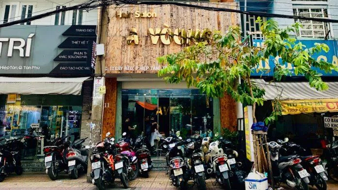 A Vòong Hair Salon & Academy là địa chỉ salon làm tóc uy tín ở Tân Phú. (Nguồn: A Vòong Hair Salon & Academy)