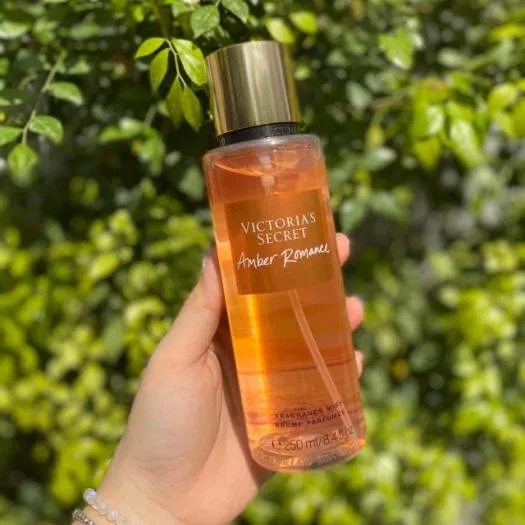 Body Mist Victoria’s Secret Amber Romance (Ảnh: internet)