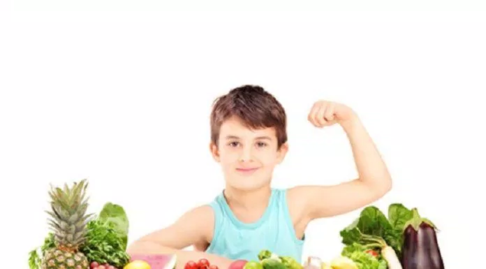 Hãy tập cho trẻ ăn nhiều rau củ quả từ khi còn nhỏ (Ảnh: Internet).