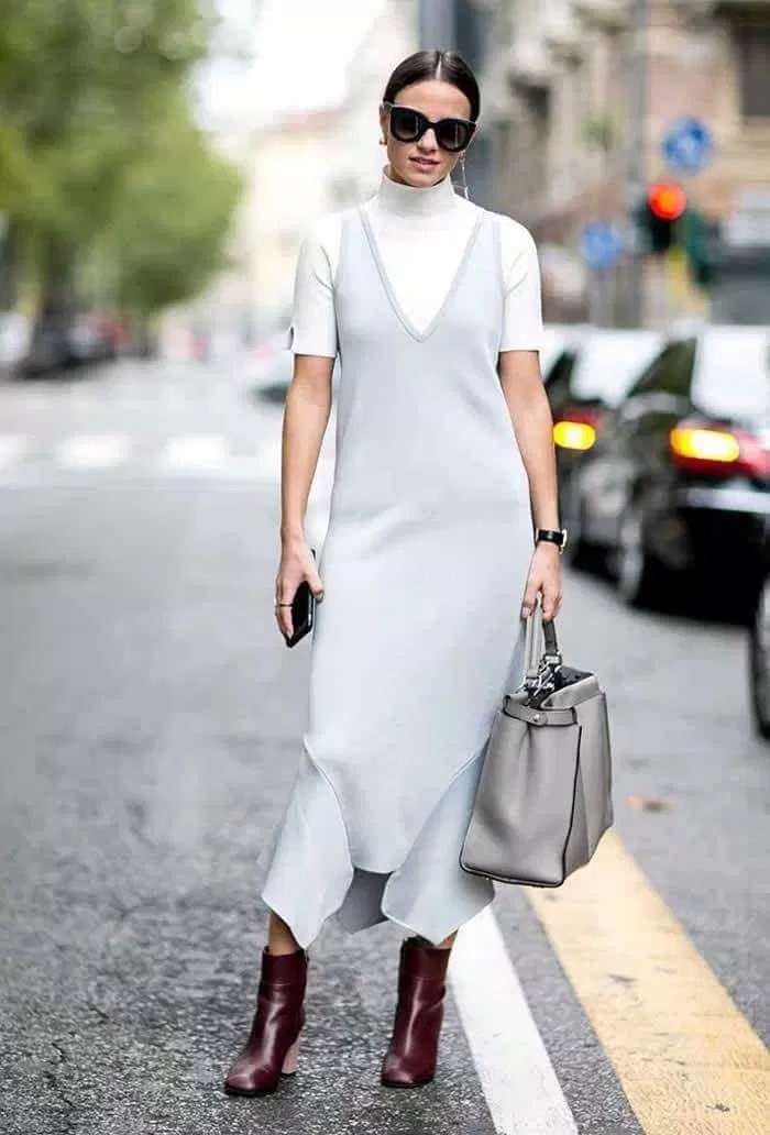 Mix áo trắng và đầm cùng màu khác tông (Nguồn: Internet)