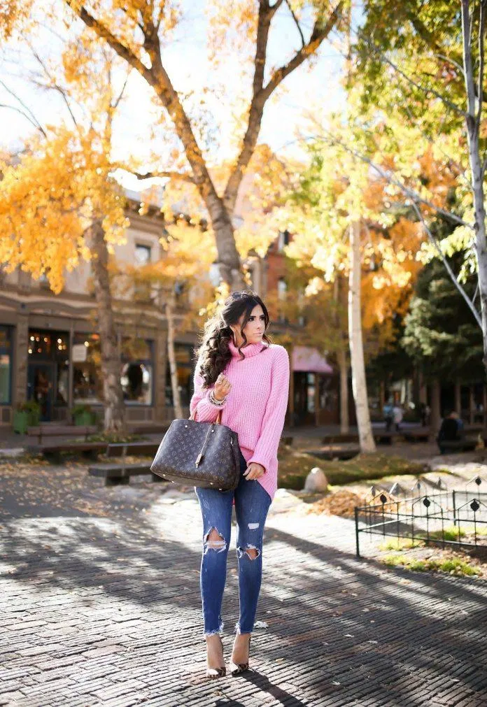 Bụi bặm khi mix cùng jeans rách gối (Nguồn: Internet)