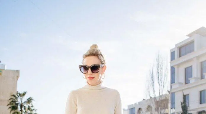Mix cùng jeans ống suông (Nguồn: Internet)