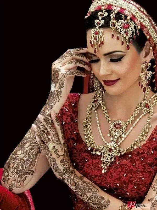 Henna cầu kỳ của cô dâu Ấn (Nguồn: Internet)