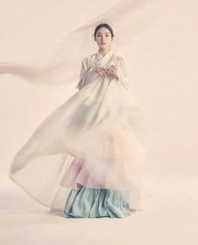 Cận cảnh cô dâu trong trang phục Hanbok cách tân (Nguồn: Internet)