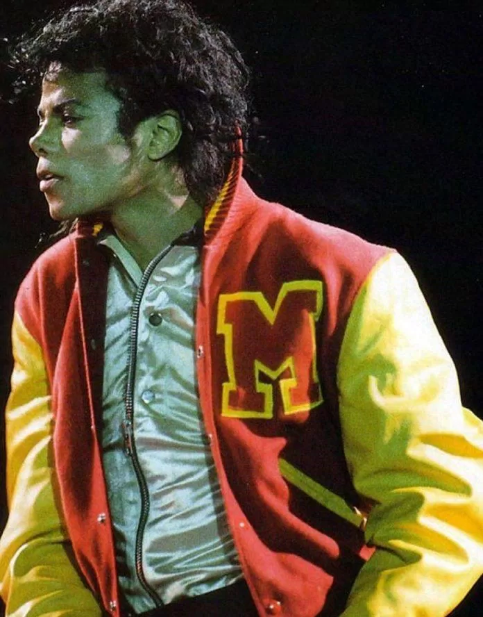Michael Jackson và áo khoác bóng chày (Nguồn: Internet)