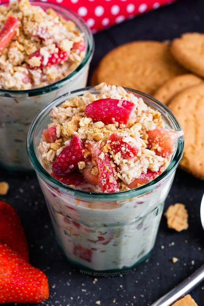 Bánh cheesecake dâu tây yến mạch (Ảnh: Internet). Bánh cheesecake dâu tây yến mạch (Ảnh: Internet).