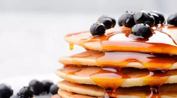 Pancake việt quất cho bữa sáng vừa ngon mắt vừa ngon miệng (Nguồn: Internet).