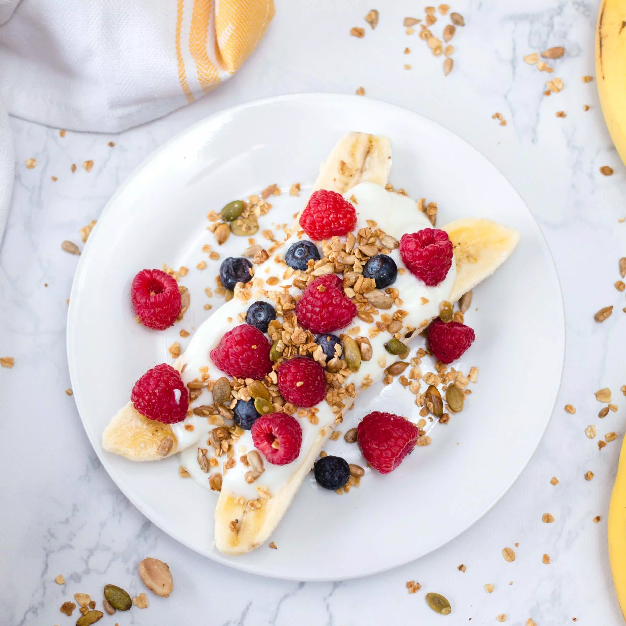 Chuối mix sữa chua - cho một bữa sáng vừa ngon vừa đẹp (Nguồn: Internet). Chuối mix sữa chua - cho một bữa sáng vừa ngon vừa đẹp (Nguồn: Internet).