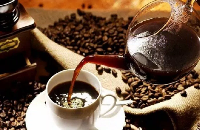 Nên uống cà phê sớm để giữ được hương vị thơm ngon (Ảnh: Internet).