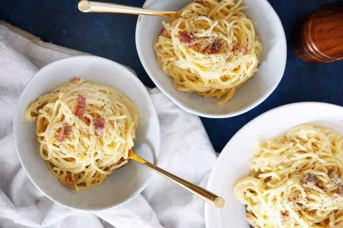 Ăn carbonara bằng nĩa ngon hơn bằng bát (Nguồn: Internet)
