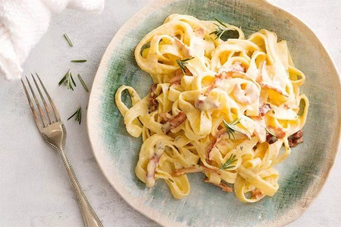 Món mì carbonara trông bắt mắt (Nguồn: Internet)