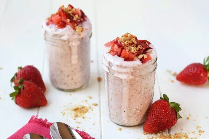 Cheesecake dâu tây yến mạch - vừa ngon lành vừa bổ dưỡng (Nguồn: Internet). Cheesecake dâu tây yến mạch - vừa ngon vừa bổ (Nguồn: Internet)